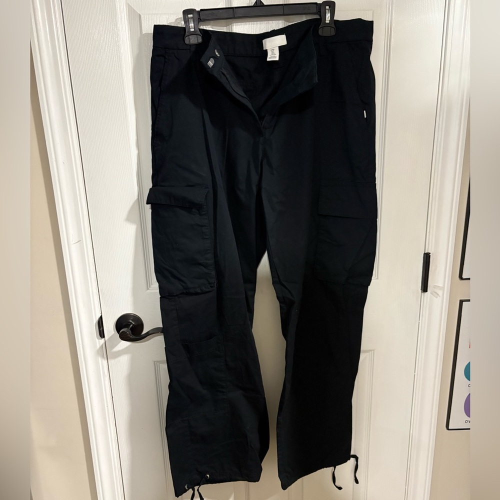 H&M Woman’s Black Cargo Pants